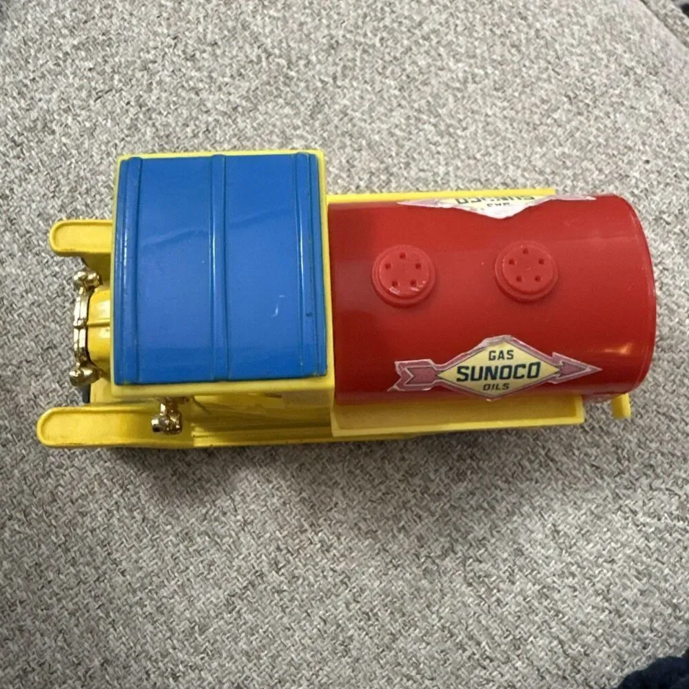 Readers Digest Collector’s Set of Classic Trucks Sunoco Gas Truck Diecast BB8